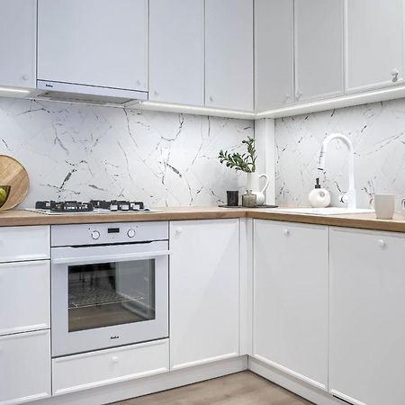 Corolla Apartments Solidarnosci 96 Варшава Екстер'єр фото